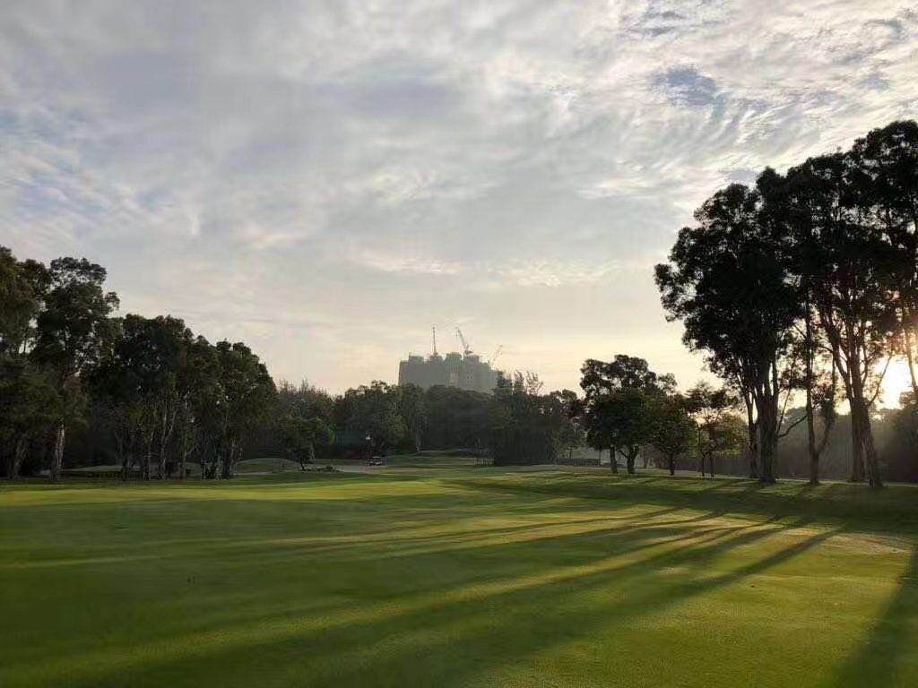 香港房产粉岭高尔夫御苑顶层特色户以4250万 第3张-
