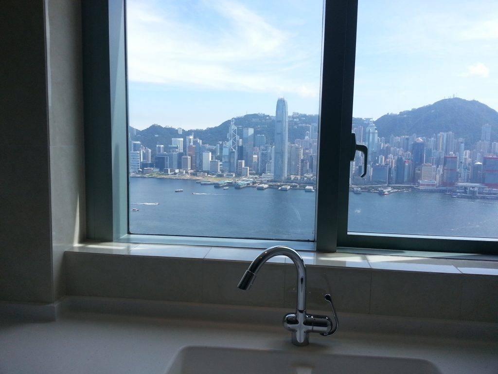 香港九龙站上盖君临天下位处前排位置，可享壮丽维港海景  第1张