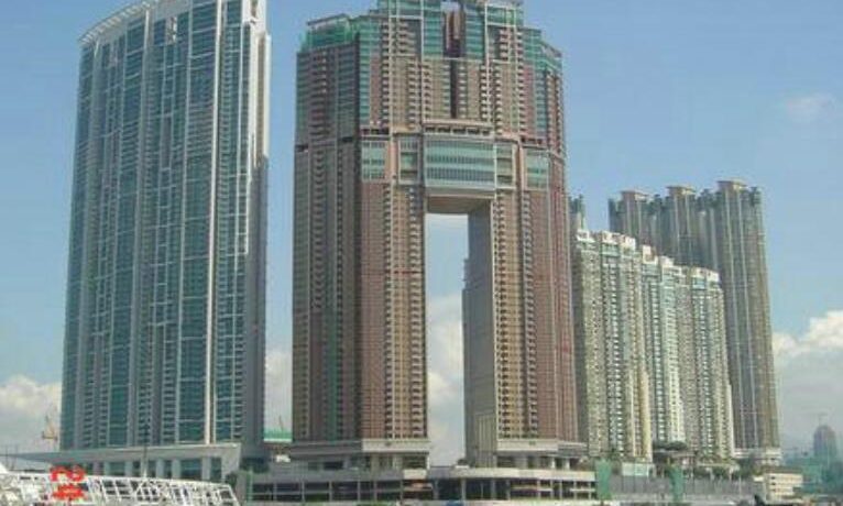 香港房产九龙站凯旋门13亿元放售全层5个单位