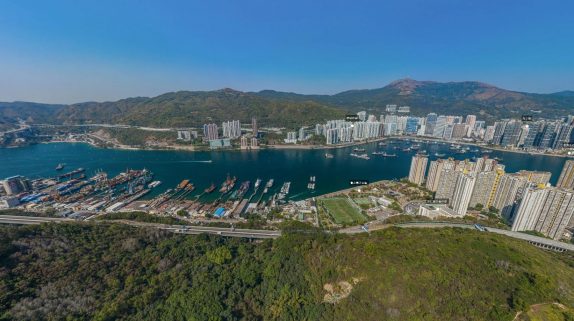 香港荟蓝新楼盘位于香港青衣区，小面积户型的上车新楼盘，前临青衣一带海景。第1张图片