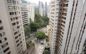 香港傲云峰3座高层E单位，2房户型，房价908万元售出