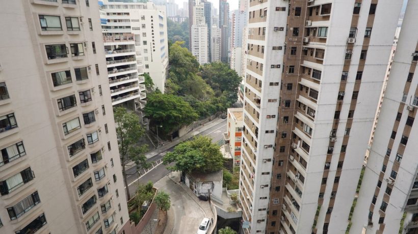 香港傲云峰3座高层E单位，2房户型，房价908万元售出