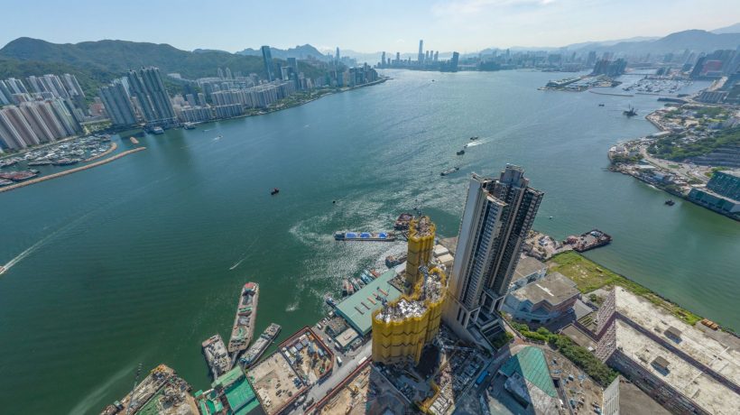 香港长江实业的一个新楼盘，深水BOM价，放X价，开盘，低过公屋