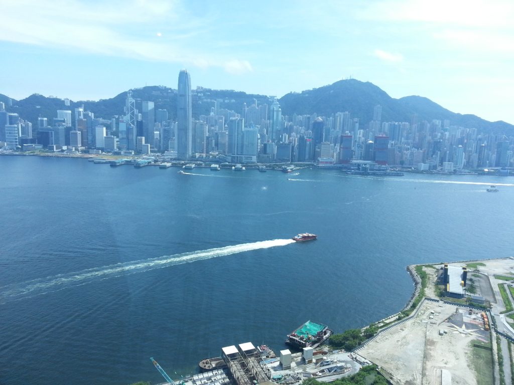 香港九龙站豪宅君临天下-温暖的家欣赏整个维港烟花景 第2张- 香港九龙站君临天下实景046