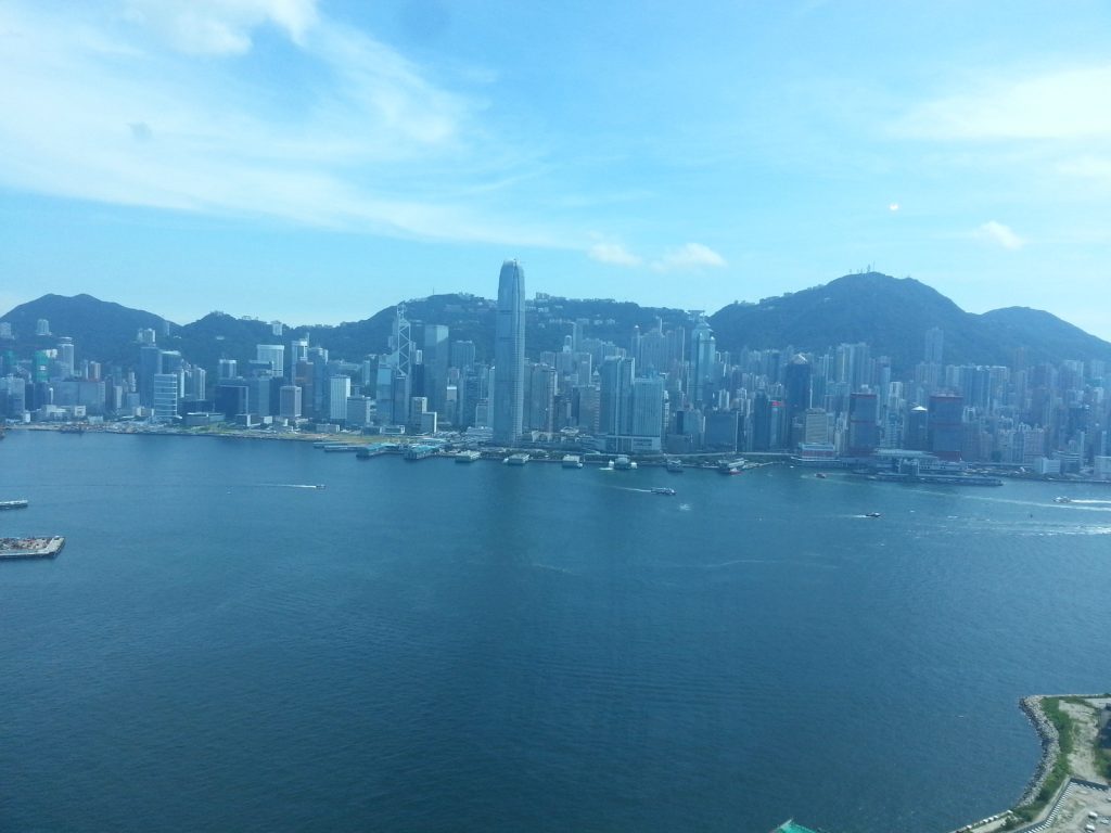 香港九龙站豪宅项目,君临天下,全海景单位,正看维多利亚港海景。 第2张- 香港九龙站君临天下实景048