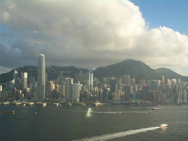 香港九龙站豪宅君临天下-温暖的家欣赏整个维港烟花景 第3张- 香港九龙站君临天下实景002