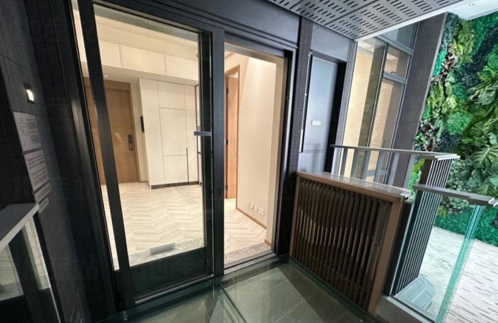 香港房产网消息 :九龙城新楼盘南首开放了两套实体样板间供参观 第6张- 南首开放两个实楼样板间带有一个大露台