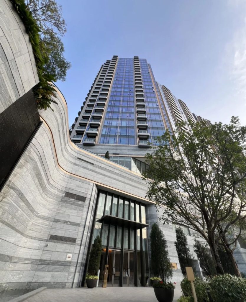 香港九龙全新一手楼盘KOKO HILLS|九龙东半山生态豪宅新标杆 第3张- Koko Hills楼盘外观大气时尚