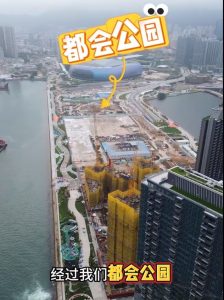 花语海位于都会公园旁边